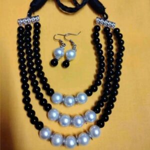 black-white-pearl-necklace