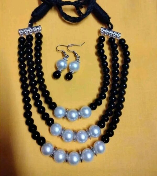 black-white-pearl-necklace